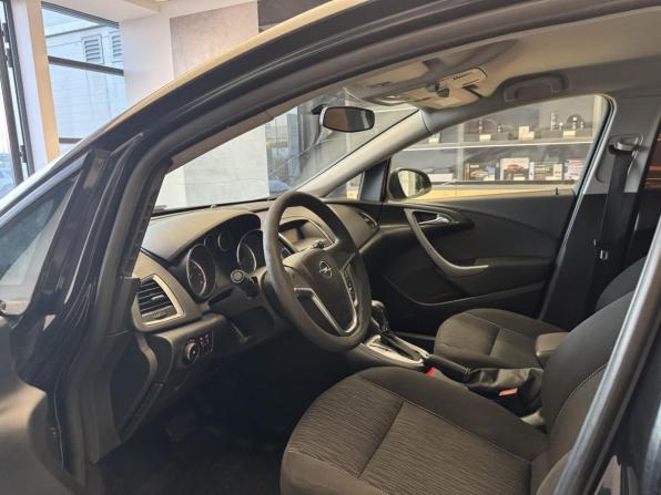 Opel Astra J Рестайлинг с пробегом 2013 года, цена 646 000 рублей, 227477 км, хэтчбек, Автокод Объявления