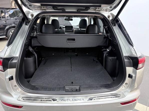 Mitsubishi Outlander IV с пробегом 2022 года, цена 4 299 900 рублей, 45125 км, внедорожник, Автокод Объявления