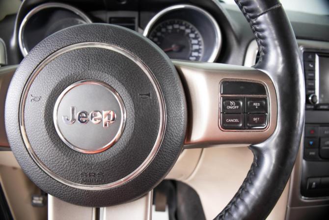 Jeep Cherokee V (KL) с пробегом 2012 года, цена 1 599 000 рублей, 360000 км, внедорожник, Автокод Объявления