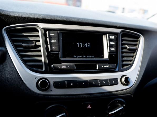 Hyundai Solaris II с пробегом 2018 года, цена 1 350 000 рублей, 140000 км, седан, Автокод Объявления