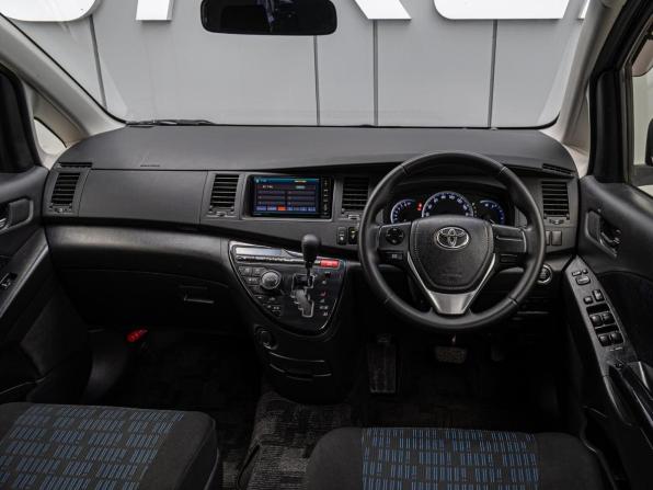 Toyota ISis I Рестайлинг с пробегом 2014 года, цена 1 420 000 рублей, 89004 км, компактвэн, Автокод Объявления