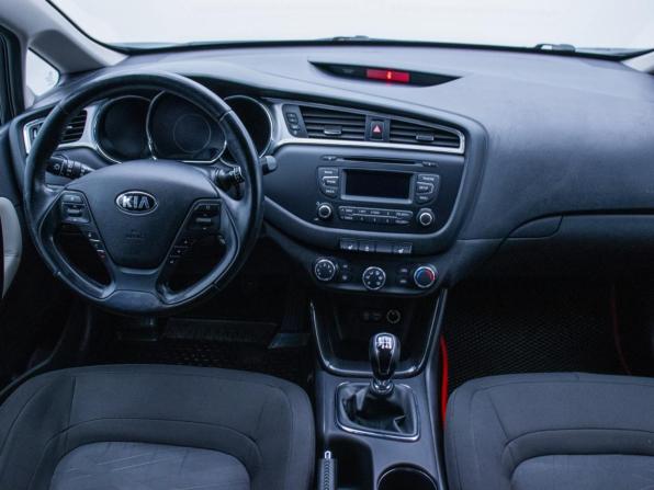 Kia Ceed II Рестайлинг с пробегом 2015 года, цена 884 000 рублей, 252255 км, универсал, Автокод Объявления