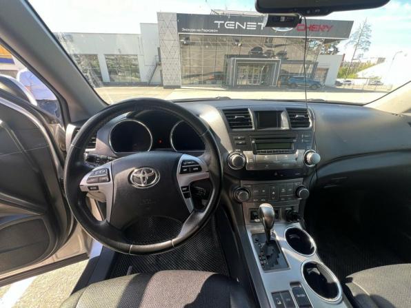 Toyota Highlander II (XU40) Рестайлинг с пробегом 2012 года, цена 1 749 000 рублей, 241000 км, внедорожник, Автокод Объявления