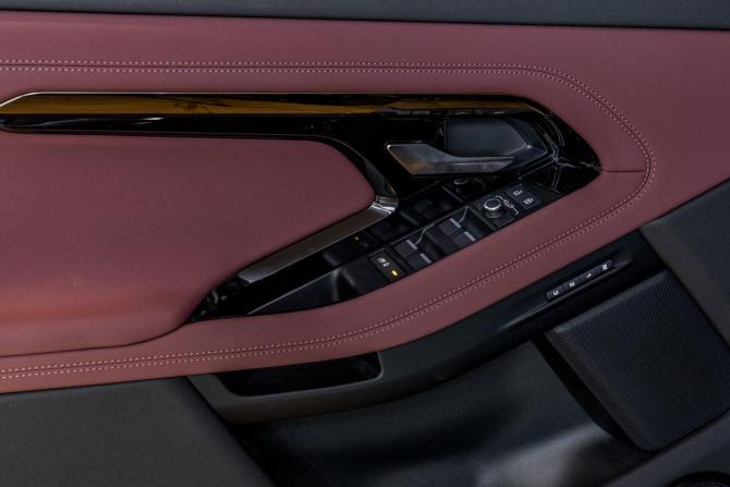 Land Rover Range Rover Evoque II Рестайлинг с пробегом 2025 года, цена 5 930 000 рублей, 10 км, внедорожник, Автокод Объявления