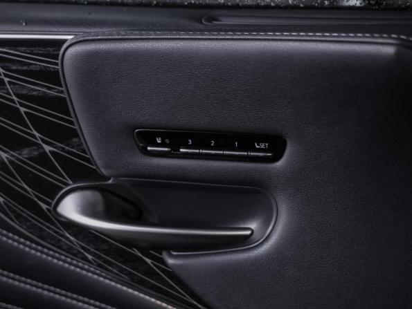 Lexus LS V Рестайлинг с пробегом 2021 года, цена 5 990 000 рублей, 158389 км, седан, Автокод Объявления