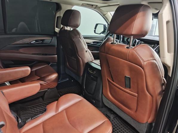 Cadillac Escalade IV с пробегом 2016 года, цена 4 000 000 рублей, 192825 км, внедорожник, Автокод Объявления