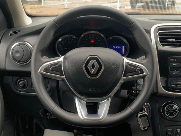 Renault Logan II с пробегом 2018 года, цена 1 025 000 рублей, 77000 км, седан, Автокод Объявления