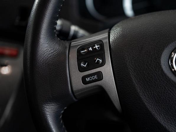 Toyota ISis I Рестайлинг с пробегом 2010 года, цена 1 180 500 рублей, 128648 км, компактвэн, Автокод Объявления