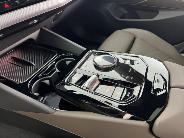 BMW 5 серии VIII (G60/G61/G68) с пробегом 2024 года, цена 6 600 000 рублей, 14300 км, седан, Автокод Объявления