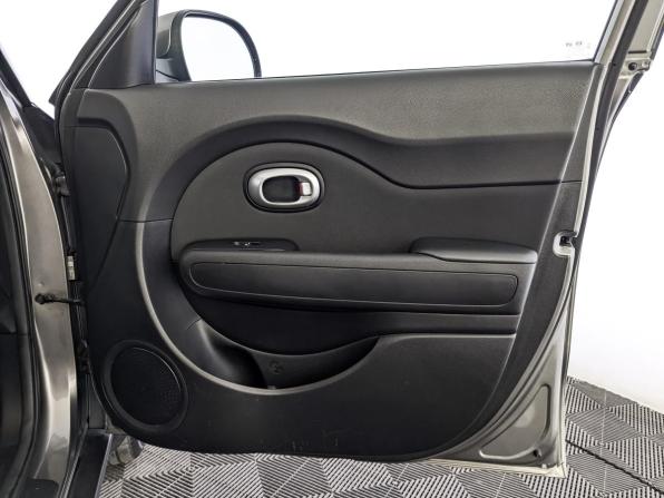 Kia Soul II Рестайлинг с пробегом 2017 года, цена 1 450 000 рублей, 95008 км, хэтчбек, Автокод Объявления