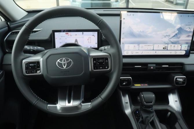 Toyota RAV4 VI (XA60) с пробегом 2026 года, цена 4 250 000 рублей, 10 км, внедорожник, Автокод Объявления