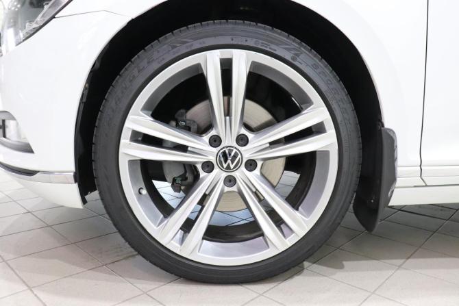 Volkswagen Passat B8 с пробегом 2019 года, цена 2 030 000 рублей, 138422 км, седан, Автокод Объявления