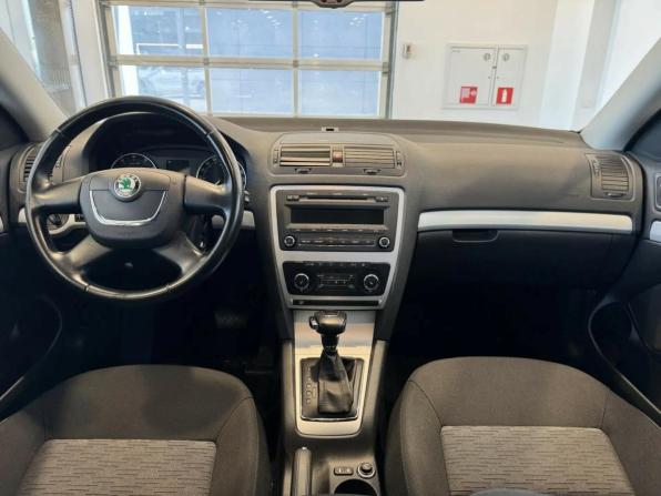 Skoda Octavia II (A5) Рестайлинг с пробегом 2011 года, цена 1 070 000 рублей, 51804 км, лифтбек, Автокод Объявления