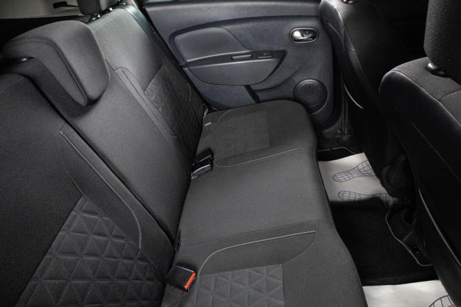 Renault Sandero II с пробегом 2015 года, цена 929 000 рублей, 91850 км, хэтчбек, Автокод Объявления