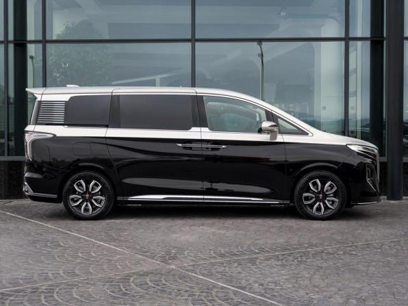 Hongqi HQ9 с пробегом 2023 года, цена 5 099 000 рублей, 10278 км, минивэн, Автокод Объявления