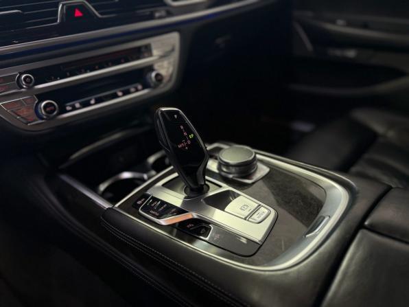 BMW 7 серии VI (G11/G12) с пробегом 2017 года, цена 3 690 000 рублей, 129109 км, седан, Автокод Объявления