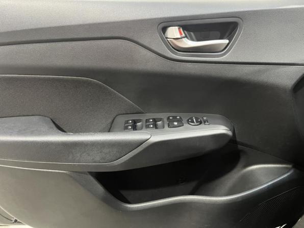 Hyundai Solaris II с пробегом 2017 года, цена 1 327 000 рублей, 73993 км, седан, Автокод Объявления