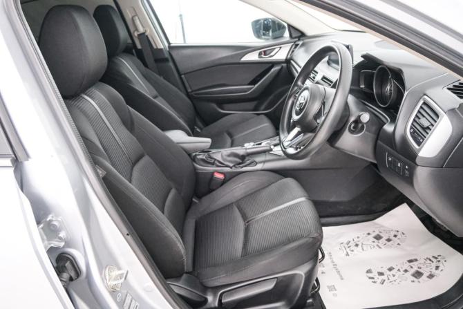 Mazda Axela III Рестайлинг с пробегом 2017 года, цена 1 329 000 рублей, 164040 км, седан, Автокод Объявления