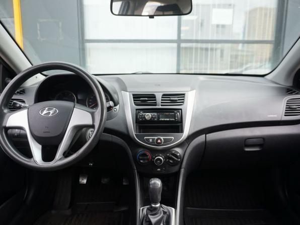 Hyundai Solaris I с пробегом 2014 года, цена 560 000 рублей, 321863 км, седан, Автокод Объявления