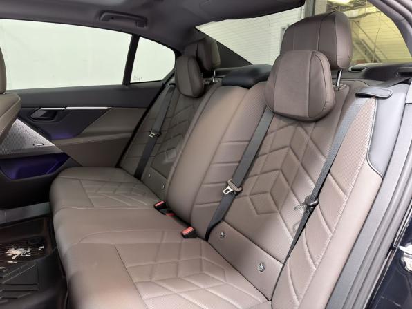 BMW 5 серии VIII (G60/G61/G68) с пробегом 2024 года, цена 8 430 000 рублей, 112 км, седан, Автокод Объявления