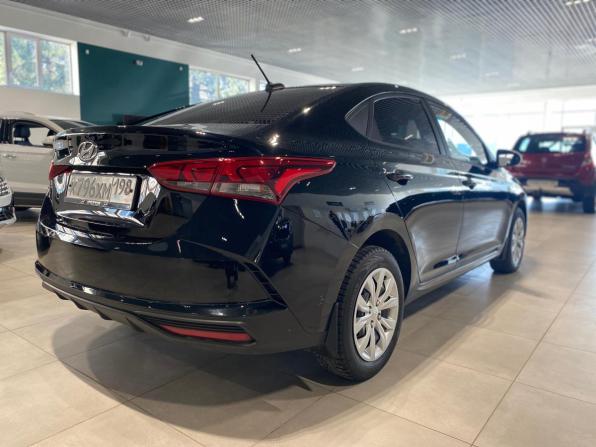 Hyundai Solaris II Рестайлинг с пробегом 2021 года, цена 1 299 000 рублей, 113000 км, седан, Автокод Объявления