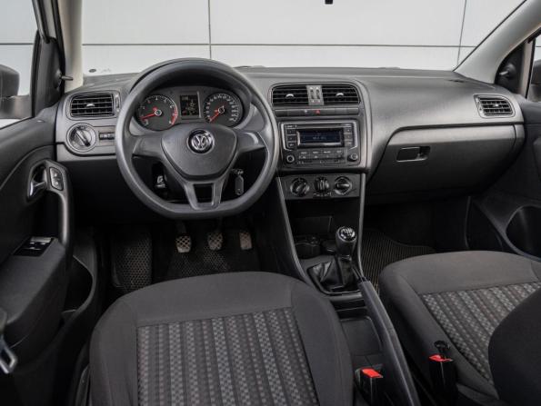 Volkswagen Polo V Рестайлинг с пробегом 2017 года, цена 900 000 рублей, 143036 км, седан, Автокод Объявления