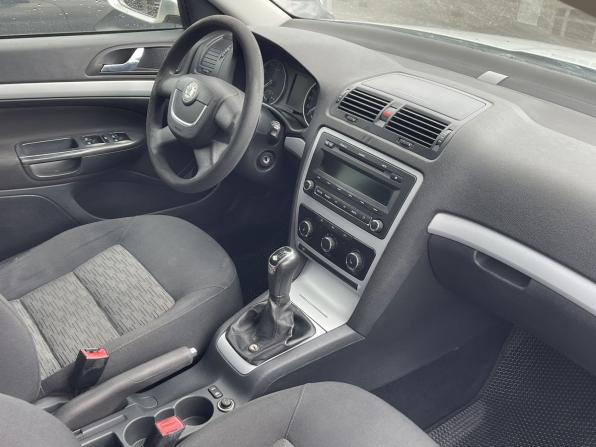 Skoda Octavia II (A5) Рестайлинг с пробегом 2011 года, цена 593 000 рублей, 251000 км, лифтбек, Автокод Объявления
