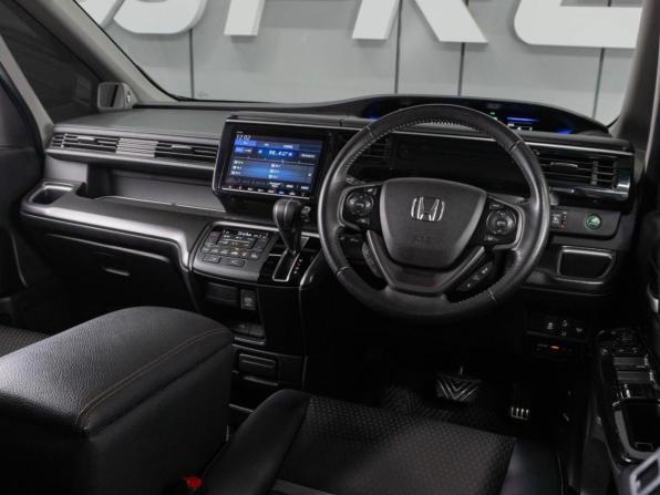 Honda Stepwgn V Рестайлинг с пробегом 2020 года, цена 2 650 000 рублей, 63971 км, минивэн, Автокод Объявления