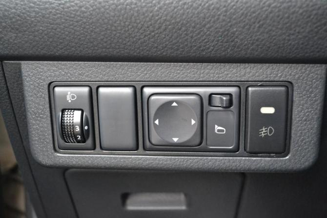 Nissan Tiida I Рестайлинг с пробегом 2013 года, цена 690 000 рублей, 210234 км, хэтчбек, Автокод Объявления