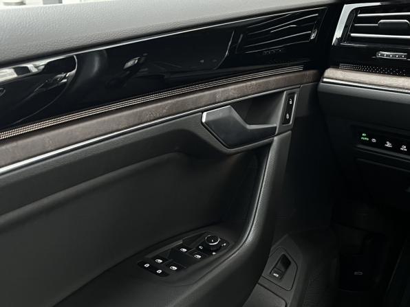 Volkswagen Touareg III с пробегом 2019 года, цена 5 490 000 рублей, 104028 км, внедорожник, Автокод Объявления