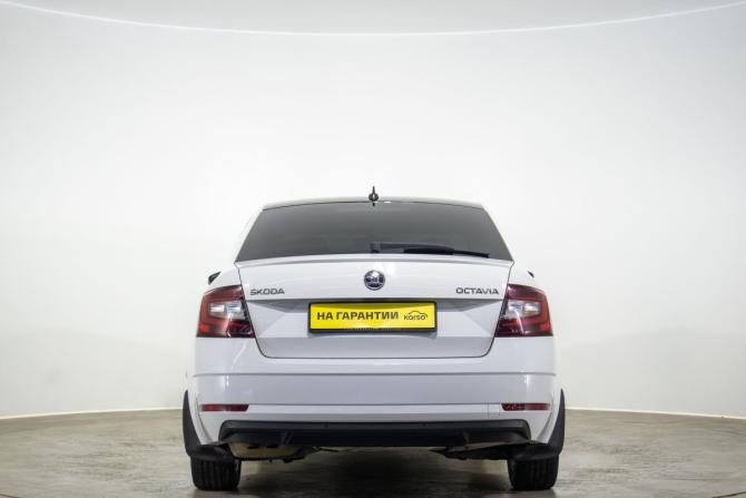 Skoda Octavia III (A7) Рестайлинг с пробегом 2017 года, цена 1 589 000 рублей, 214000 км, лифтбек, Автокод Объявления