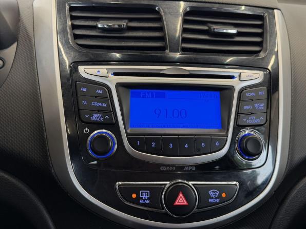 Hyundai Solaris I с пробегом 2013 года, цена 610 000 рублей, 220000 км, седан, Автокод Объявления