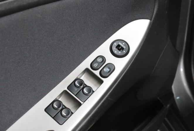 Hyundai Solaris I Рестайлинг с пробегом 2015 года, цена 950 000 рублей, 92156 км, хэтчбек, Автокод Объявления