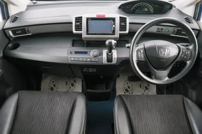 Honda Freed I Рестайлинг 2 с пробегом 2015 года, цена 1 239 000 рублей, 64195 км, компактвэн, Автокод Объявления