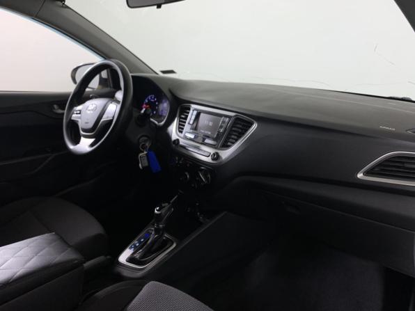 Hyundai Solaris II с пробегом 2017 года, цена 599 000 рублей, 317953 км, седан, Автокод Объявления