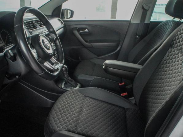 Volkswagen Polo V Рестайлинг с пробегом 2019 года, цена 1 199 000 рублей, 75000 км, седан, Автокод Объявления
