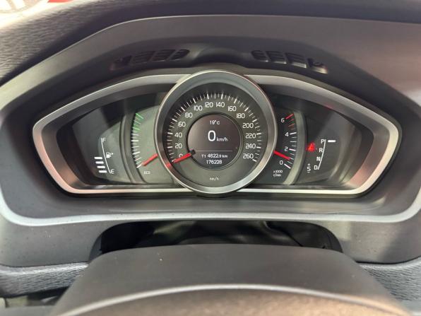 Volvo V40 Cross Country I с пробегом 2014 года, цена 1 450 000 рублей, 176228 км, хэтчбек, Автокод Объявления