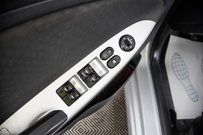 Hyundai Solaris I с пробегом 2012 года, цена 899 000 рублей, 192356 км, хэтчбек, Автокод Объявления