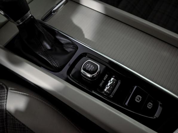 Volvo V60 Cross Country II с пробегом 2020 года, цена 3 700 000 рублей, 110911 км, универсал, Автокод Объявления