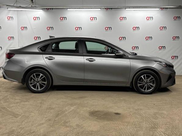 Kia Cerato IV Рестайлинг с пробегом 2022 года, цена 2 249 000 рублей, 93000 км, седан, Автокод Объявления