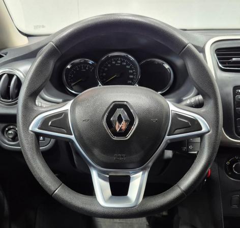 Renault Logan II Рестайлинг с пробегом 2022 года, цена 1 060 000 рублей, 112000 км, седан, Автокод Объявления