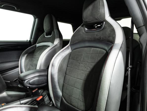 Mini Hatch III (F55/F56) Рестайлинг с пробегом 2019 года, цена 2 899 585 рублей, 82580 км, хэтчбек, Автокод Объявления