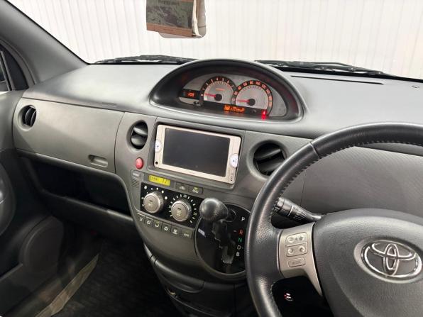 Toyota Sienta I Рестайлинг 2 с пробегом 2013 года, цена 900 000 рублей, 117794 км, минивэн, Автокод Объявления