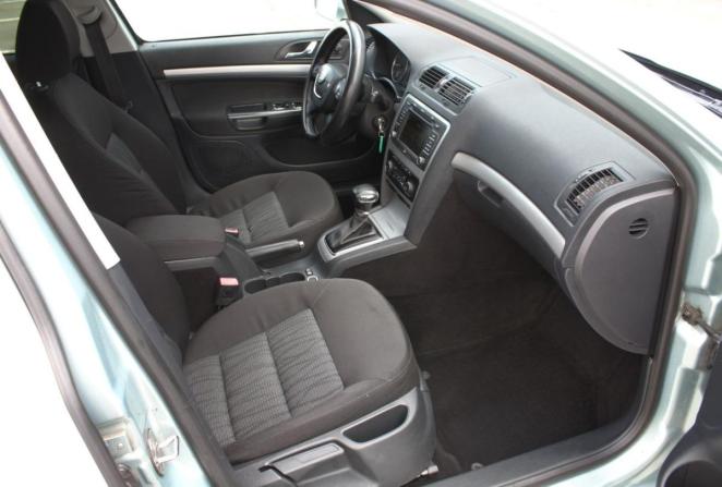 Skoda Octavia II (A5) Рестайлинг с пробегом 2012 года, цена 900 000 рублей, 165182 км, лифтбек, Автокод Объявления
