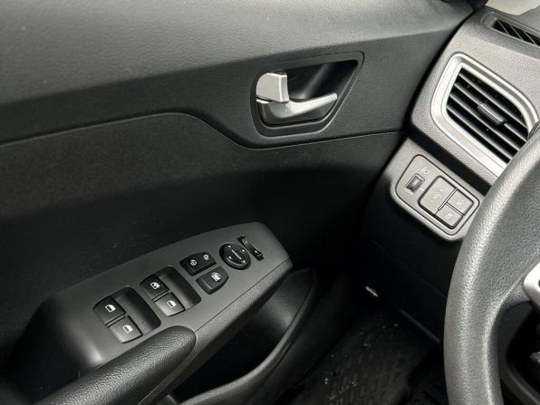 Hyundai Solaris II с пробегом 2020 года, цена 1 247 800 рублей, 92228 км, седан, Автокод Объявления