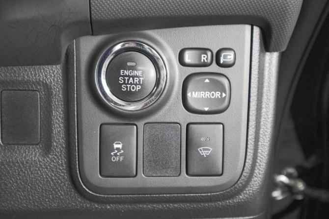 Toyota Wish II Рестайлинг с пробегом 2016 года, цена 1 749 000 рублей, 154000 км, минивэн, Автокод Объявления