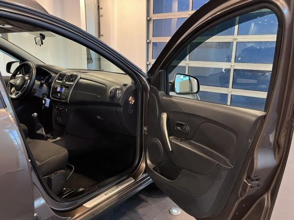 Renault Sandero II Рестайлинг с пробегом 2019 года, цена 1 280 000 рублей, 88425 км, хэтчбек, Автокод Объявления