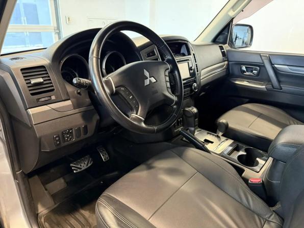 Mitsubishi Pajero IV Рестайлинг 2 с пробегом 2018 года, цена 3 050 000 рублей, 107335 км, внедорожник, Автокод Объявления