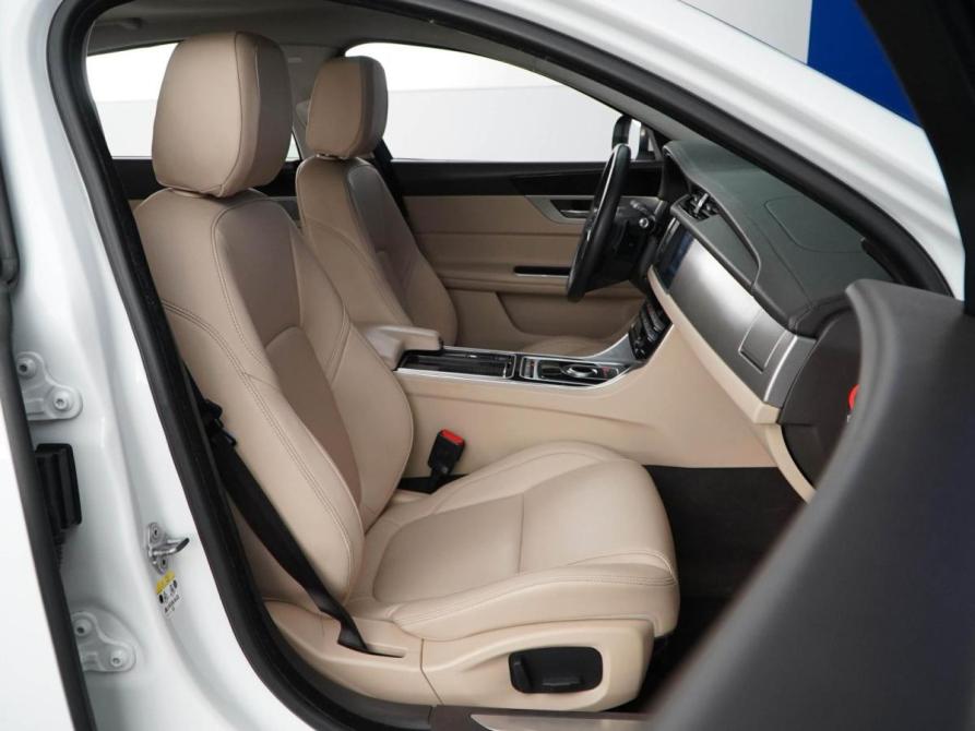 Jaguar XF II Москва  - изображение 9