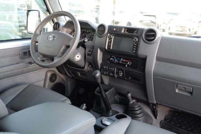 Toyota Land Cruiser 70 Series Рестайлинг 1 с пробегом 2015 года, цена 9 450 000 рублей, 2059 км, внедорожник, Автокод Объявления